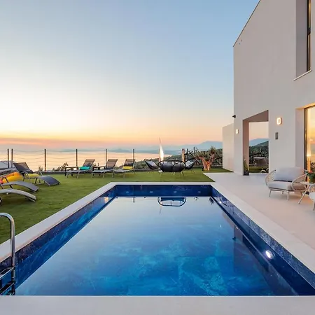 Luxury Split